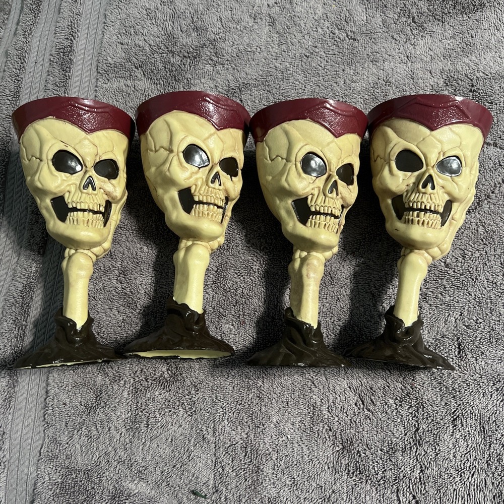 Set of 4 Skeleton Skull Goblets Halloween Wine Cups Plastic Party Decor